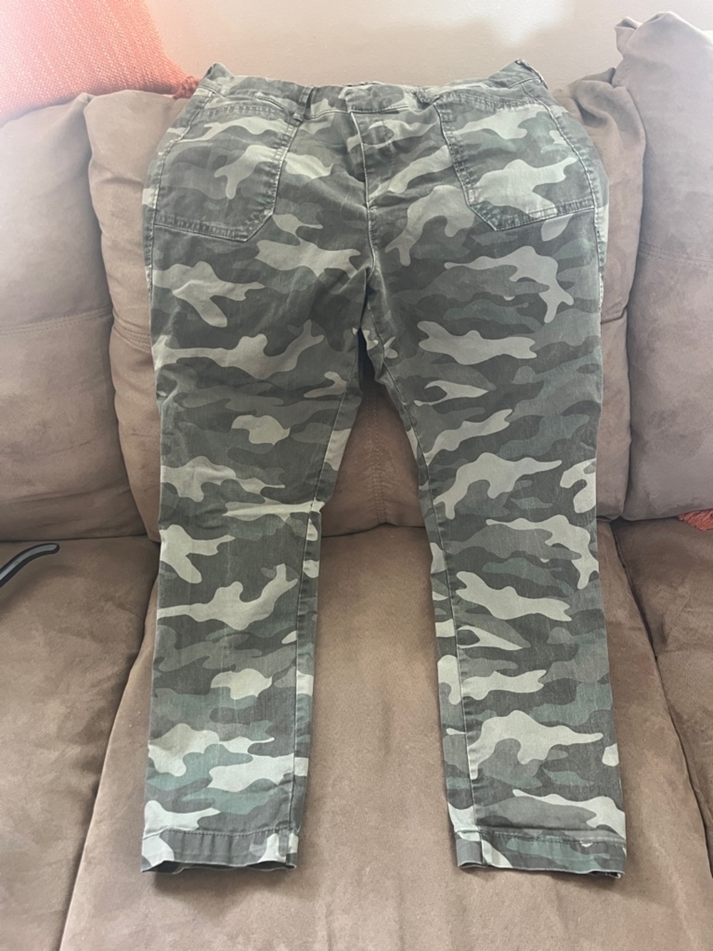 Old Navy Green Camo Cropped Ankle Pants